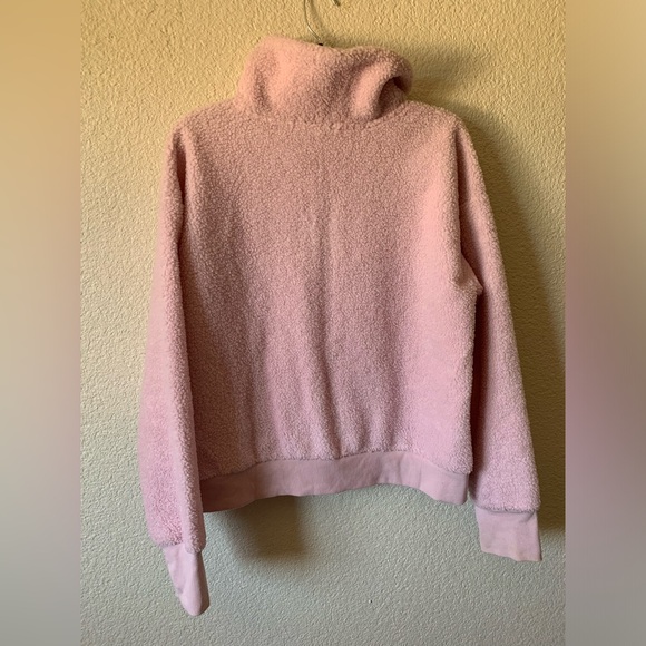 All motion Sweater - Picture 2 of 8